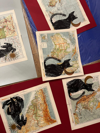 Koci księżyc na mapie